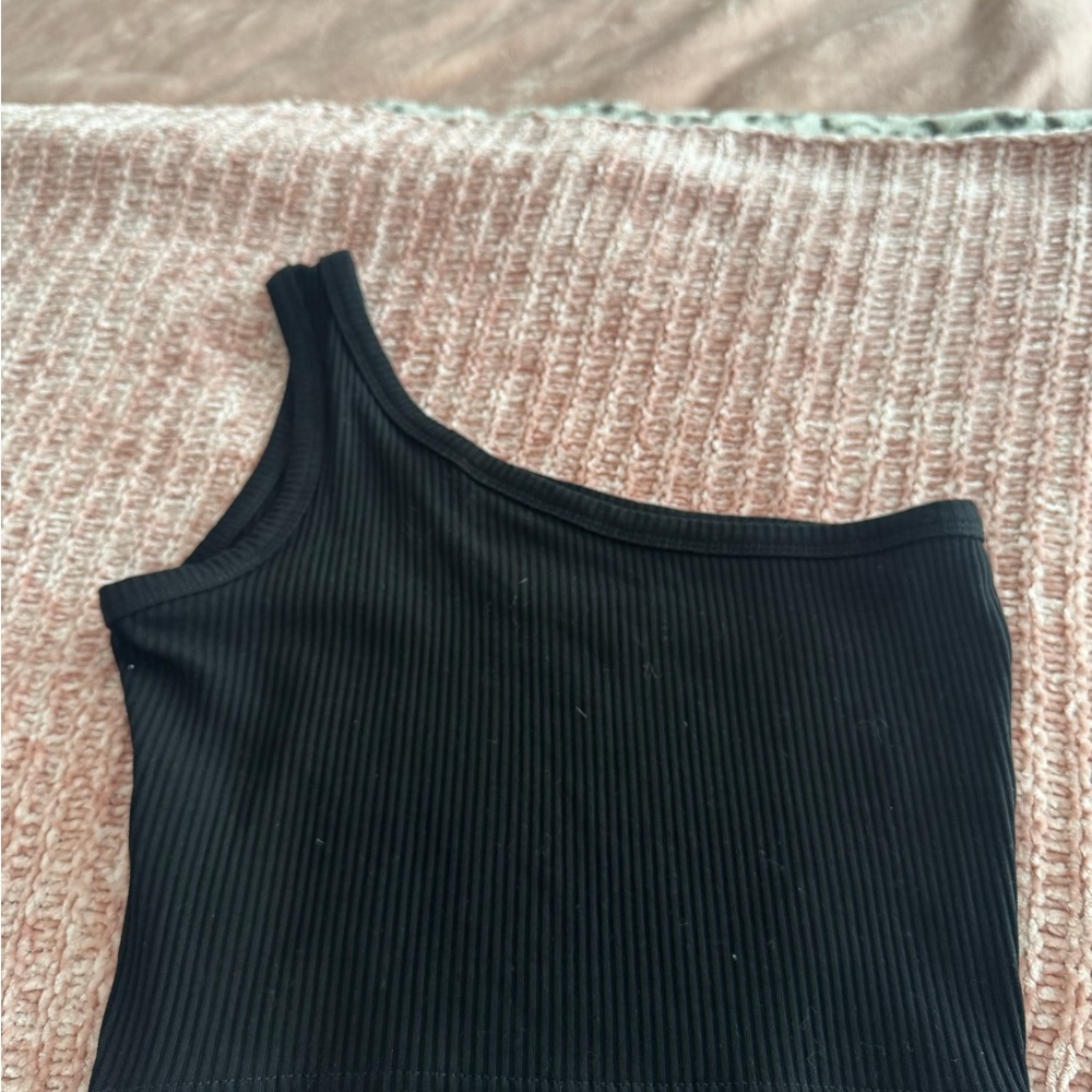 SHEIN Black Ribbed One-Shoulder Crop Top